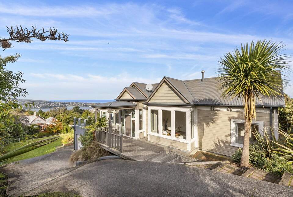 Executive Retreat with 180-degree views - Dunedin, New Zealand