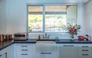 Kotare Estate | Modern Masterpiece with Pool, Spa & Ocean Views - Waiheke Island, New Zealand