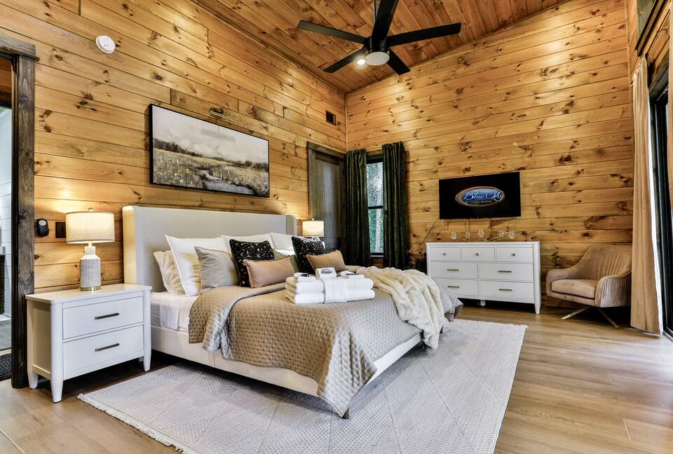 Blue Ridge Hideaway | Creekside Comfort Meets Mountain Adventure - Morganton, Georgia