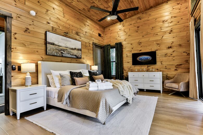 Blue Ridge Hideaway | Creekside Comfort Meets Mountain Adventure - Morganton, Georgia