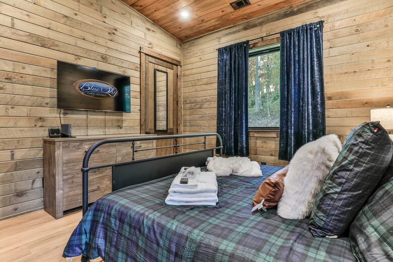 Blue Ridge Hideaway | Creekside Comfort Meets Mountain Adventure - Morganton, Georgia