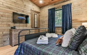 Blue Ridge Hideaway | Creekside Comfort Meets Mountain Adventure - Morganton, Georgia