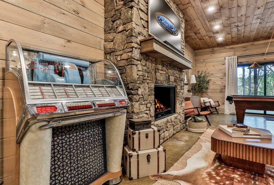 Blue Ridge Hideaway | Creekside Comfort Meets Mountain Adventure - Morganton, Georgia