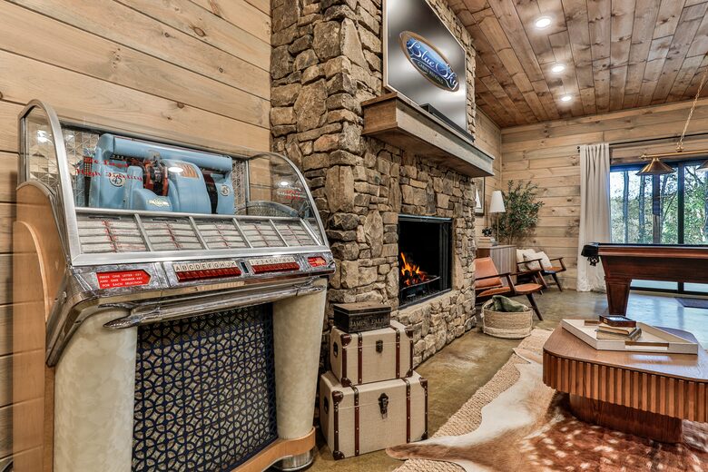 Blue Ridge Hideaway | Creekside Comfort Meets Mountain Adventure - Morganton, Georgia