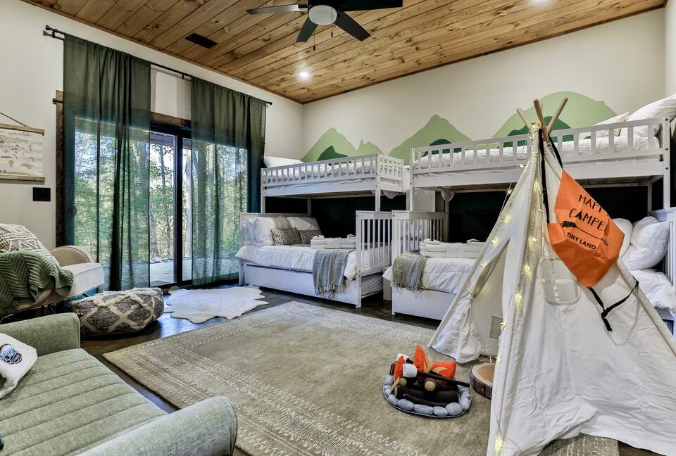 Blue Ridge Hideaway | Creekside Comfort Meets Mountain Adventure - Morganton, Georgia