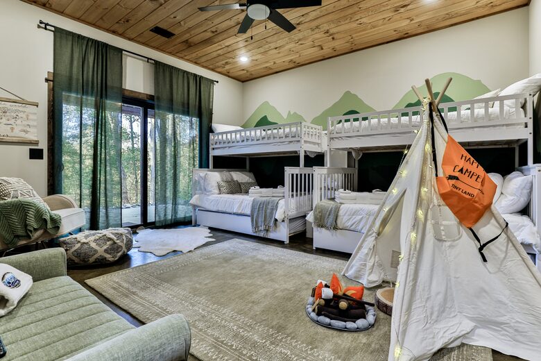 Blue Ridge Hideaway | Creekside Comfort Meets Mountain Adventure - Morganton, Georgia