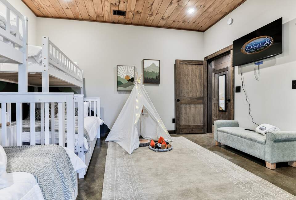 Blue Ridge Hideaway | Creekside Comfort Meets Mountain Adventure - Morganton, Georgia