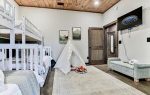 Blue Ridge Hideaway | Creekside Comfort Meets Mountain Adventure - Morganton, Georgia