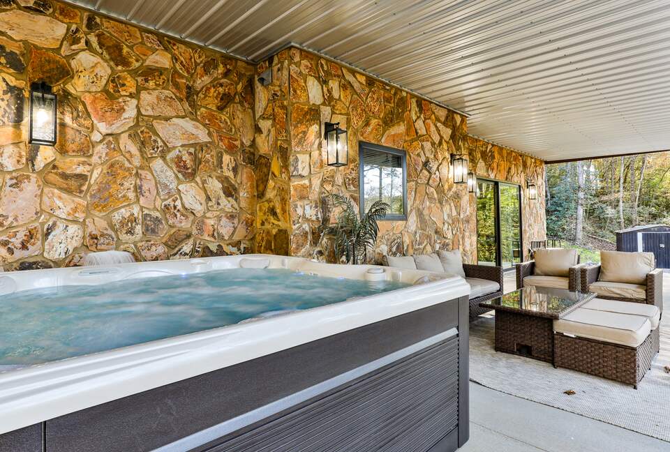 Blue Ridge Hideaway | Creekside Comfort Meets Mountain Adventure - Morganton, Georgia