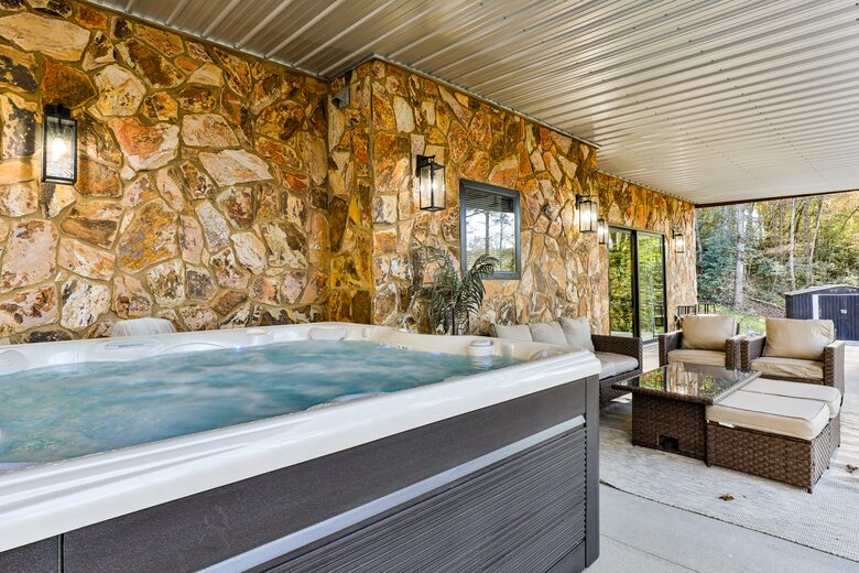 Blue Ridge Hideaway | Creekside Comfort Meets Mountain Adventure - Morganton, Georgia