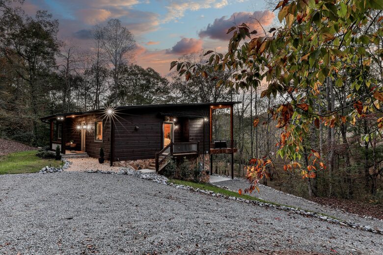 Blue Ridge Hideaway | Creekside Comfort Meets Mountain Adventure - Morganton, Georgia