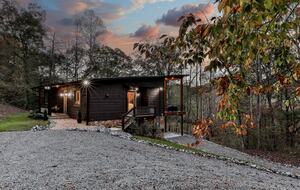 Blue Ridge Hideaway | Creekside Comfort Meets Mountain Adventure - Morganton, Georgia