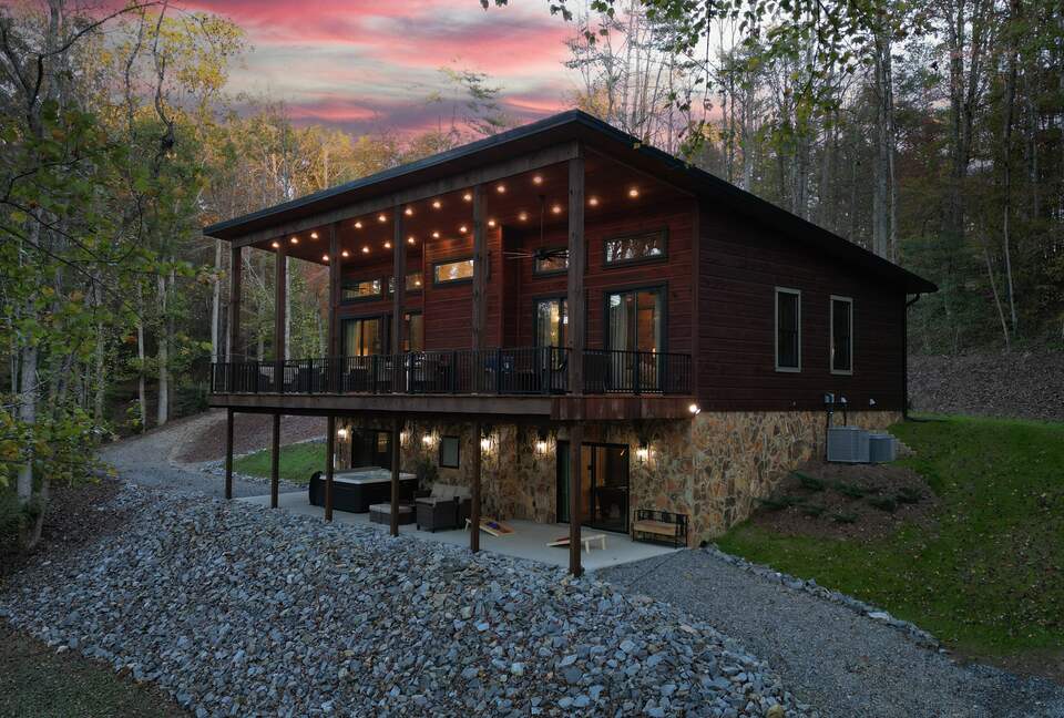 Blue Ridge Hideaway | Creekside Comfort Meets Mountain Adventure - Morganton, Georgia