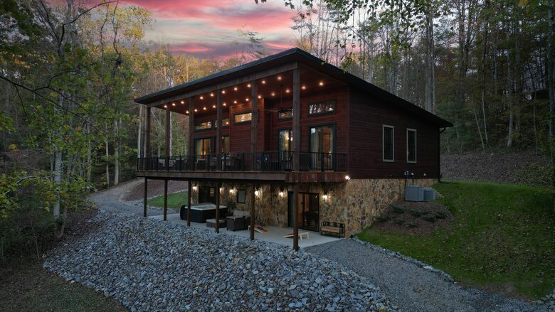 Blue Ridge Hideaway | Creekside Comfort Meets Mountain Adventure - Morganton, Georgia