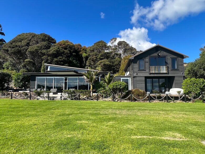Wharetana Bay Estate | Two Luxury Villas on 2.25 Acres of Waterfront Bliss - Waiheke Island, New Zealand