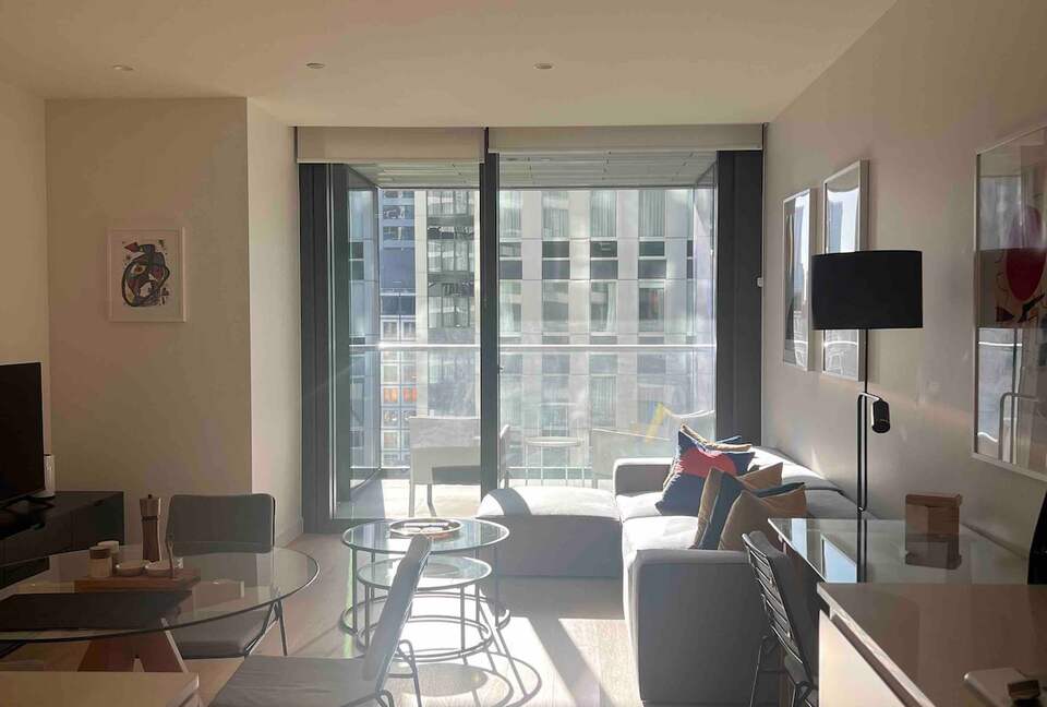 Luxury City Apartment | Art, Marble & Views - Melbourne, Australia