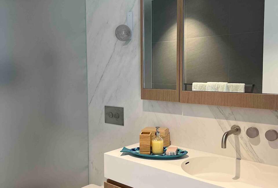 Luxury City Apartment | Art, Marble & Views - Melbourne, Australia