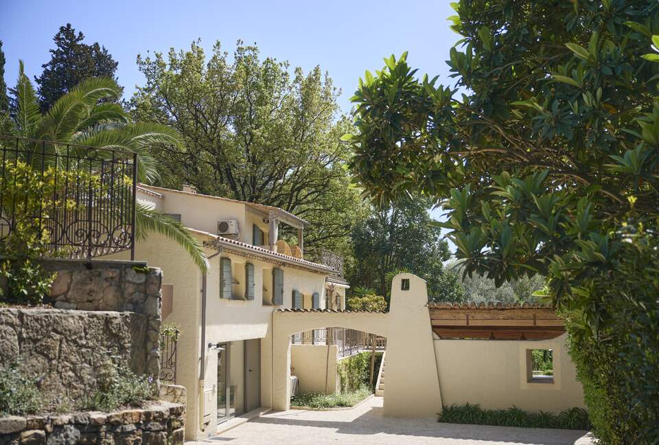 Elegant Hillside Retreat in the Heart of the Côte d’Azur - Mougins, France