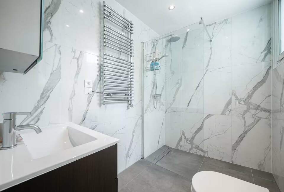 Contemporary Cannes Villa in Croix des Gardes - Cannes, France