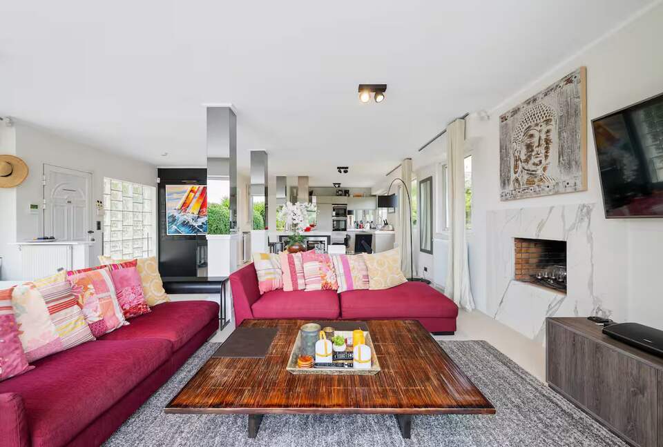 Contemporary Cannes Villa in Croix des Gardes - Cannes, France