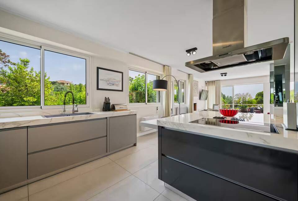 Contemporary Cannes Villa in Croix des Gardes - Cannes, France