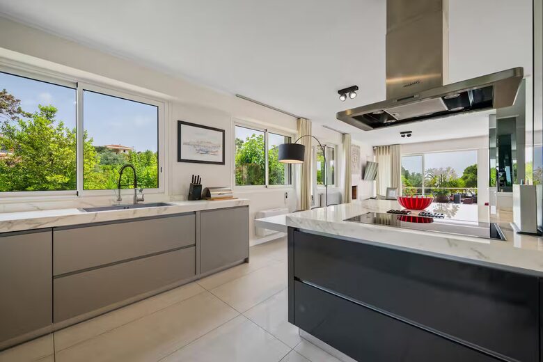 Contemporary Cannes Villa in Croix des Gardes - Cannes, France