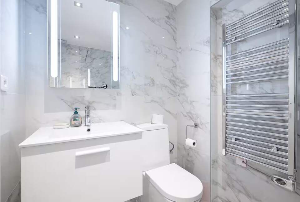 Contemporary Cannes Villa in Croix des Gardes - Cannes, France