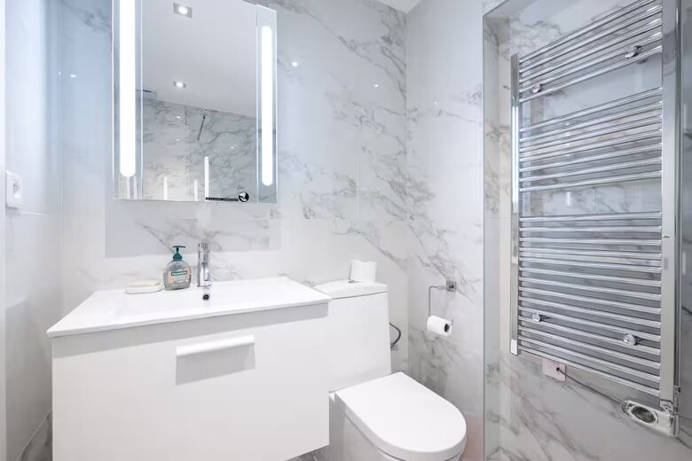 Contemporary Cannes Villa in Croix des Gardes - Cannes, France