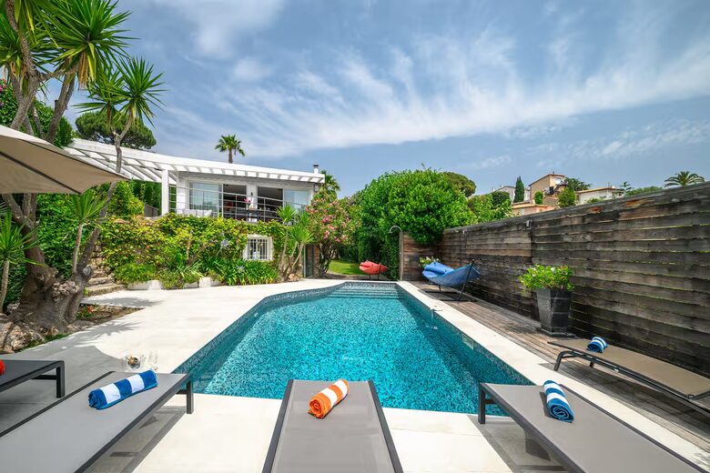 Contemporary Cannes Villa in Croix des Gardes - Cannes, France