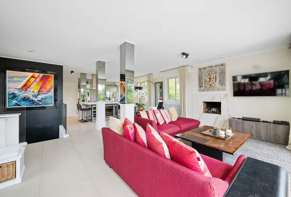 Contemporary Cannes Villa in Croix des Gardes - Cannes, France