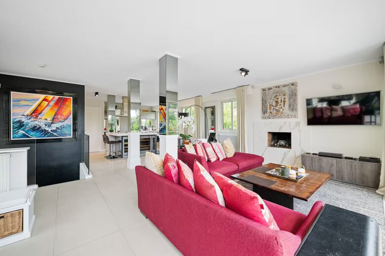 Contemporary Cannes Villa in Croix des Gardes - Cannes, France