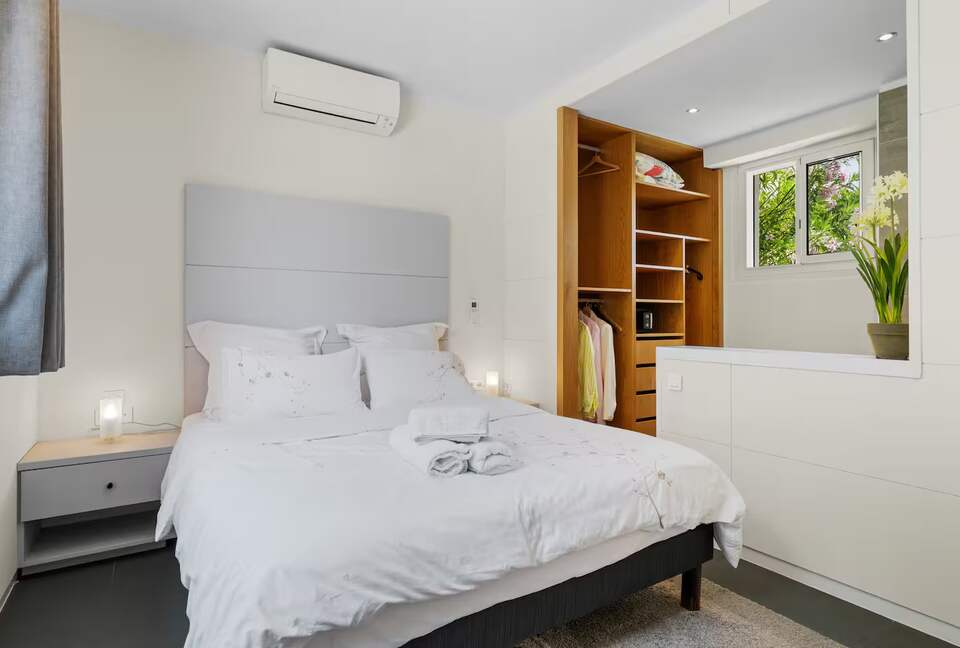 Contemporary Cannes Villa in Croix des Gardes - Cannes, France