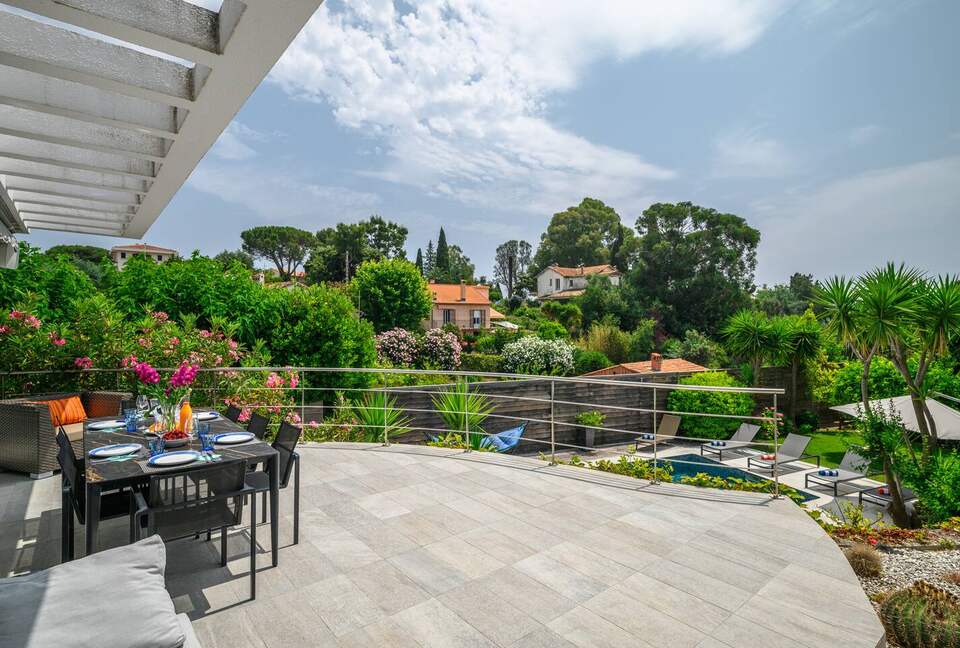 Contemporary Cannes Villa in Croix des Gardes - Cannes, France