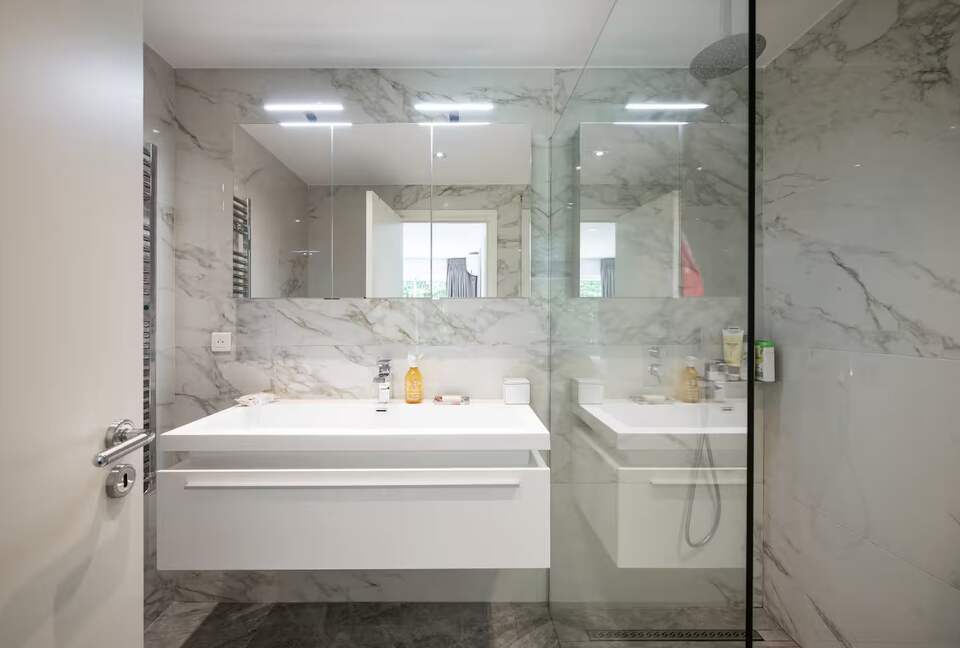 Contemporary Cannes Villa in Croix des Gardes - Cannes, France