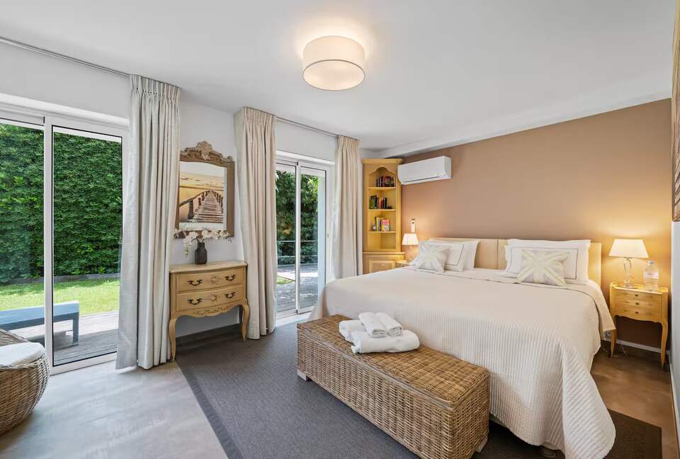 Contemporary Cannes Villa in Croix des Gardes - Cannes, France