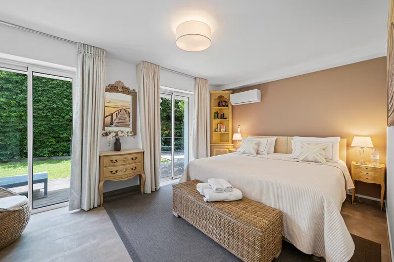 Contemporary Cannes Villa in Croix des Gardes - Cannes, France