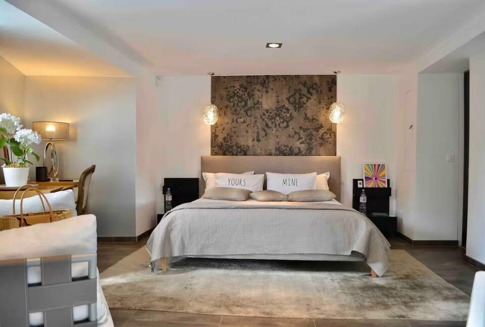 Contemporary Cannes Villa in Croix des Gardes - Cannes, France