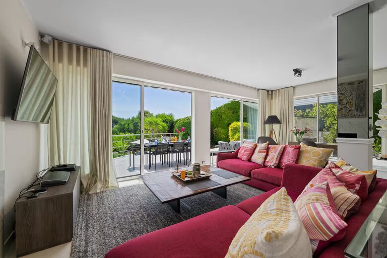 Contemporary Cannes Villa in Croix des Gardes - Cannes, France