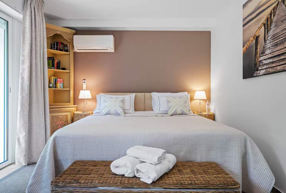 Contemporary Cannes Villa in Croix des Gardes - Cannes, France