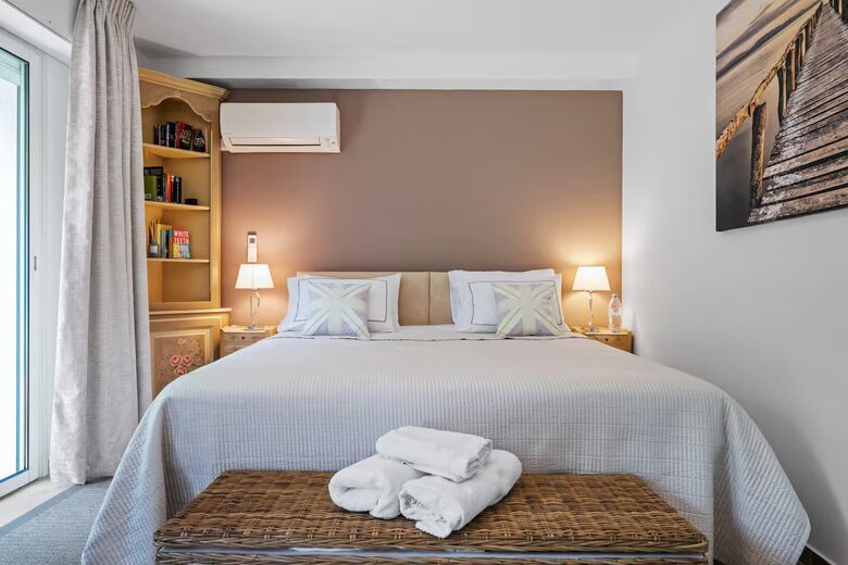 Contemporary Cannes Villa in Croix des Gardes - Cannes, France