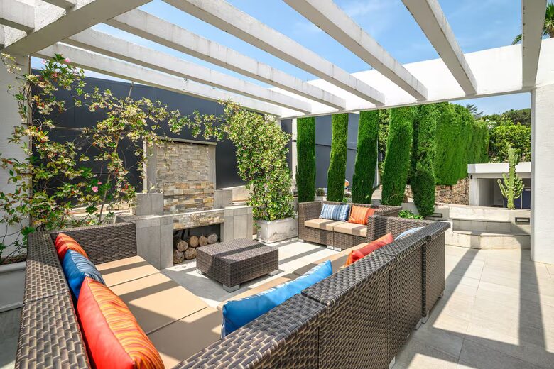 Contemporary Cannes Villa in Croix des Gardes - Cannes, France