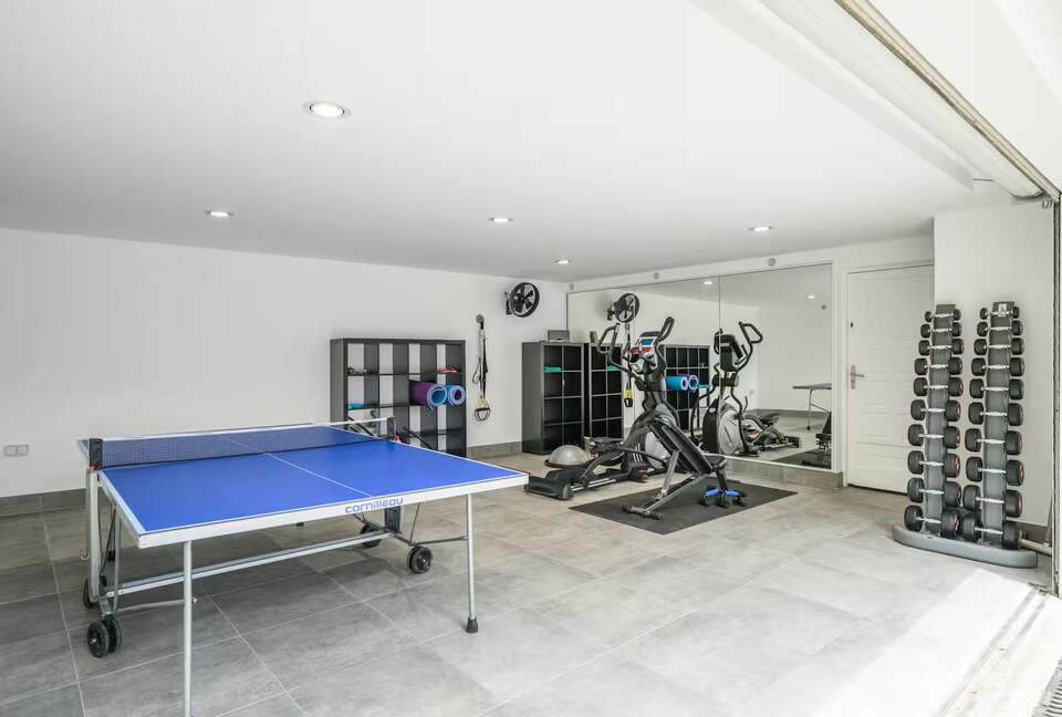 Contemporary Cannes Villa in Croix des Gardes - Cannes, France