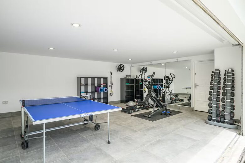 Contemporary Cannes Villa in Croix des Gardes - Cannes, France