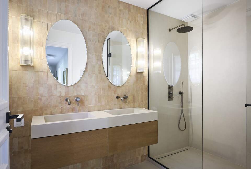 Elegant Hillside Retreat in the Heart of the Côte d’Azur - Mougins, France