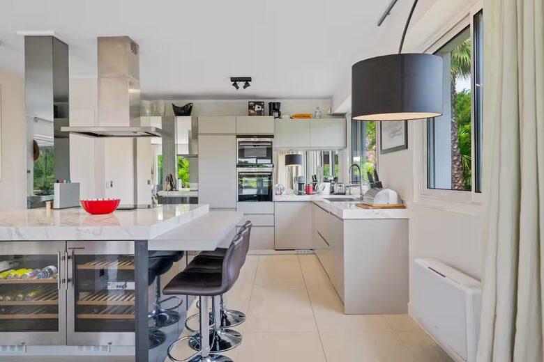 Contemporary Cannes Villa in Croix des Gardes - Cannes, France