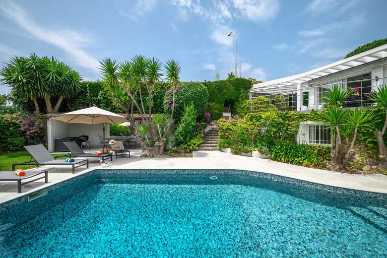 Contemporary Cannes Villa in Croix des Gardes - Cannes, France