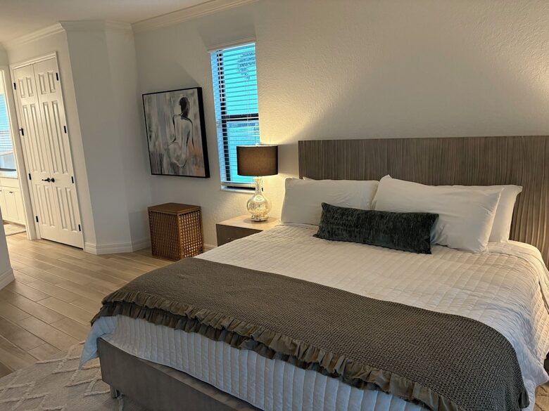 Stylish Lakewood National Home Overlooking the 7th Hole - Bradenton, Florida