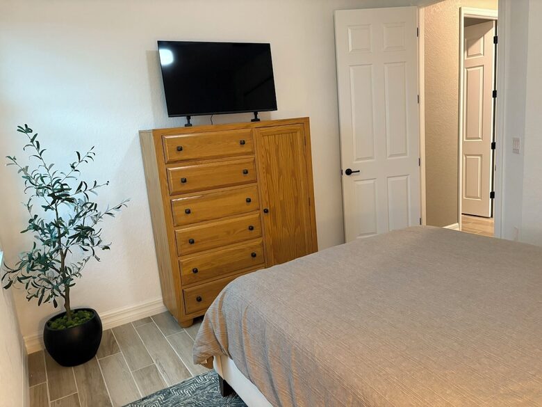 Stylish Lakewood National Home Overlooking the 7th Hole - Bradenton, Florida