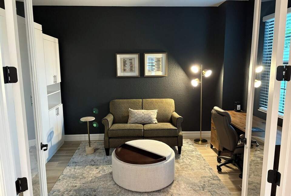 Stylish Lakewood National Home Overlooking the 7th Hole - Bradenton, Florida