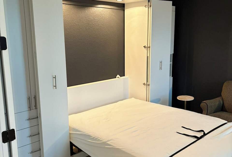 Stylish Lakewood National Home Overlooking the 7th Hole - Bradenton, Florida